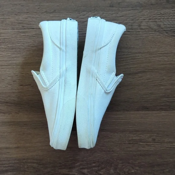 Vans - Picture 2 of 8